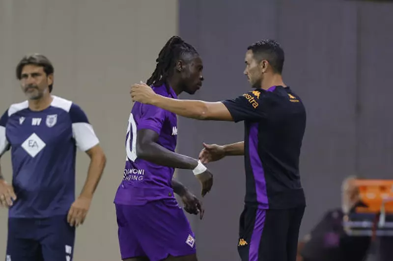 رافاييل بالادينو مدرب فيورنتينا والمهاجم مويس كين